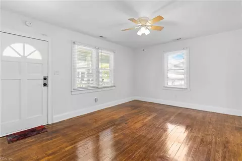 52 Harris Rd, Portsmouth, VA 23702