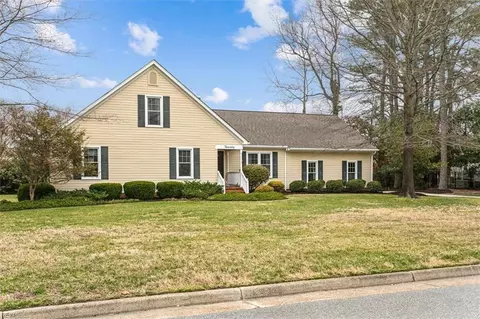 20 Valmoore Dr, Poquoson, VA 23662
