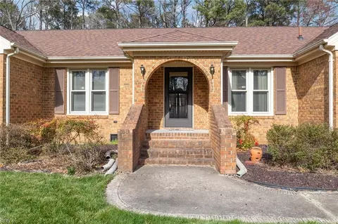 4804 Phoenix Dr, Chesapeake, VA 23321 photo 2