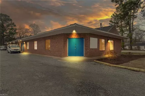 928 Canal Dr, Chesapeake, VA 23323
