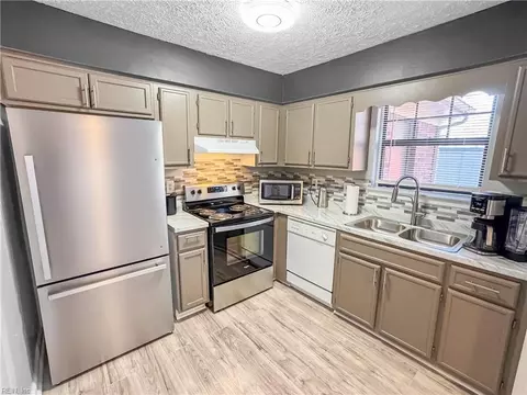 363 Deputy Ln #F, Newport News, VA 23608