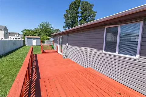 Exterior - 18 Somerset Ln, Hampton, VA 23669 photo 2 of 4