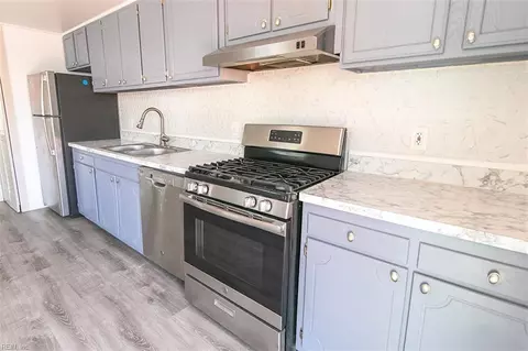 Kitchen - 18 Somerset Ln, Hampton, VA 23669 photo 2 of 3