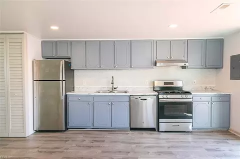 Kitchen - 18 Somerset Ln, Hampton, VA 23669 photo 1 of 3