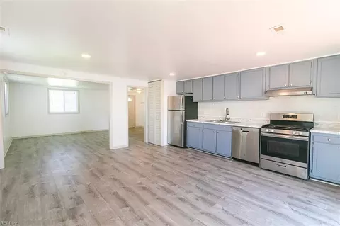 18 Somerset Ln, Hampton, VA 23669