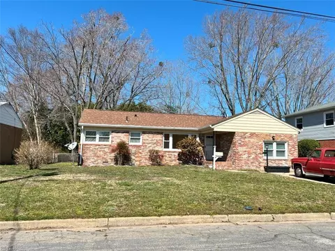 5 Winnard Rd, Hampton, VA 23669