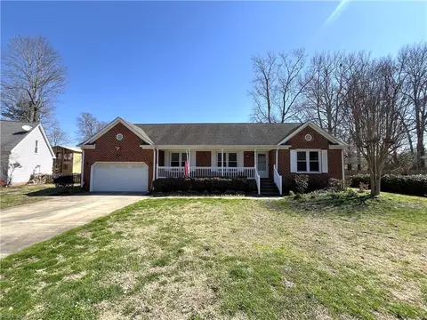 1057 Austin Dr, Chesapeake, VA 23320