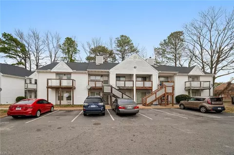 90 Emeraude Plage #B, Hampton, VA 23666