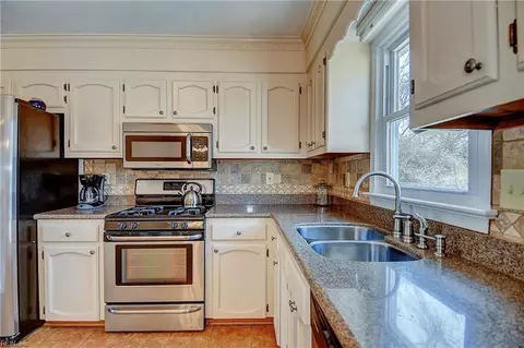 Kitchen - 3014 Bertram St, Chesapeake, VA 23323 photo 6 of 8