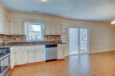 Kitchen - 3014 Bertram St, Chesapeake, VA 23323 photo 2 of 8