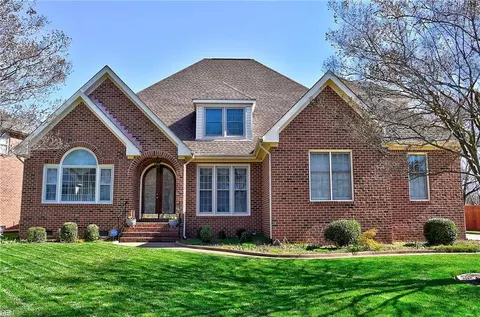 613 Shadow Brooke Dr, Chesapeake, VA 23320