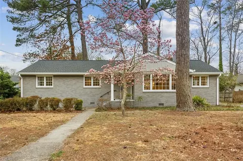 105 Lolas Dr, Newport News, VA 23606
