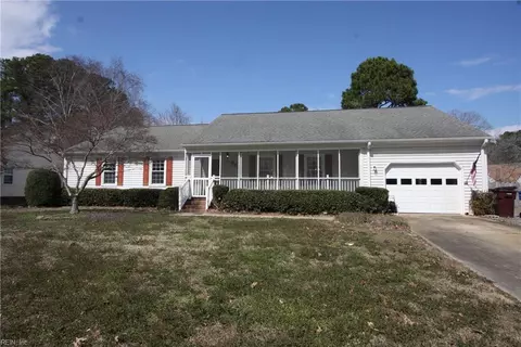 808 Amy Marie Ln, Chesapeake, VA 23322