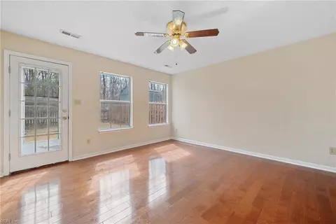115 Kincaid Ln, Hampton, VA 23666 photo 13