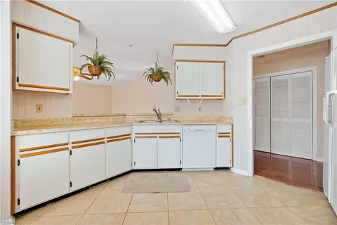 115 Kincaid Ln, Hampton, VA 23666 photo 12