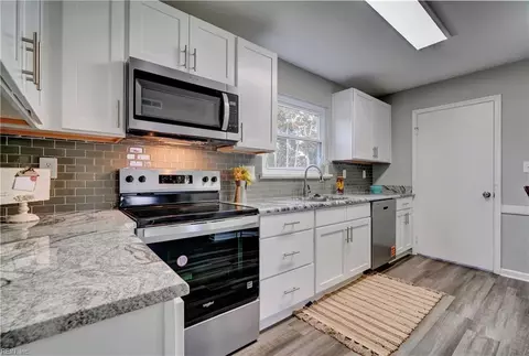 612 Abbey Dr, Virginia Beach, VA 23455