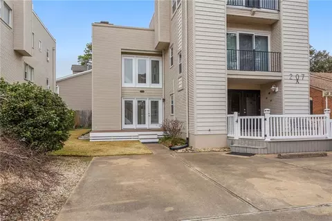 207 79th St #B, Virginia Beach, VA 23451