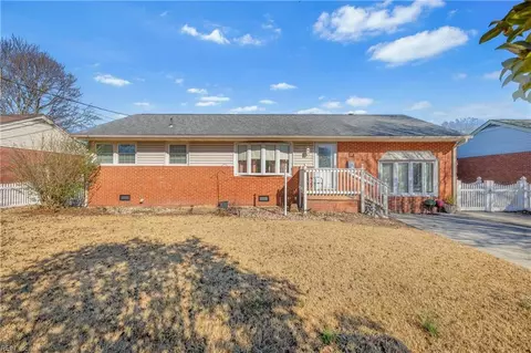 5 Catalina Dr, Hampton, VA 23664