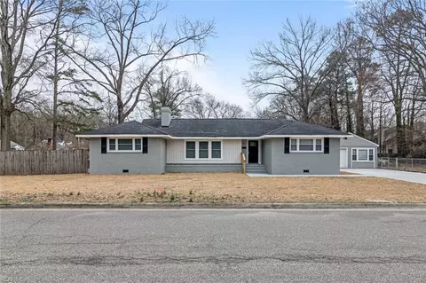 17 Curtis Dr, Newport News, VA 23603