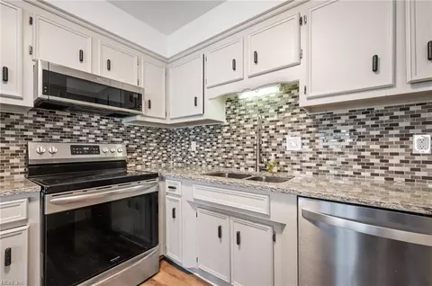 1429 Cole Dr, Chesapeake, VA 23320