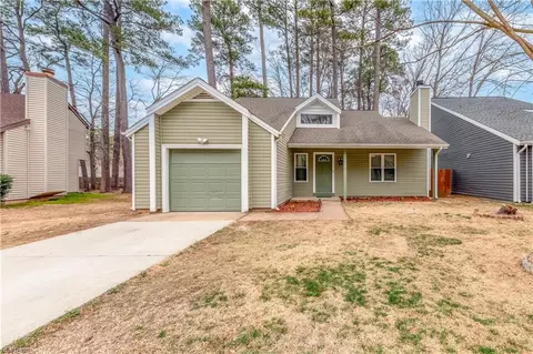 712 Longleaf Ln, Newport News, VA 23608