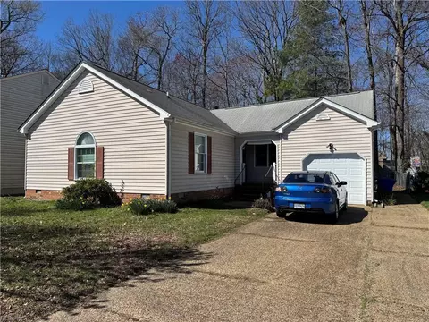36 Crestwood Dr, Newport News, VA 23601