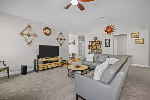 300 Hunter Way, Smithfield, VA 23430 photo 8
