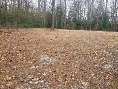5 Ac Glass Rd, Gloucester County, VA 23072
