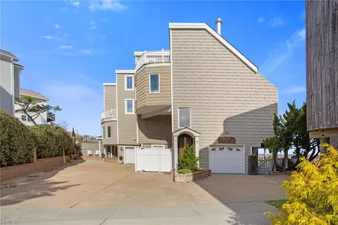 3751 Dupont Cir, Virginia Beach, VA 23455