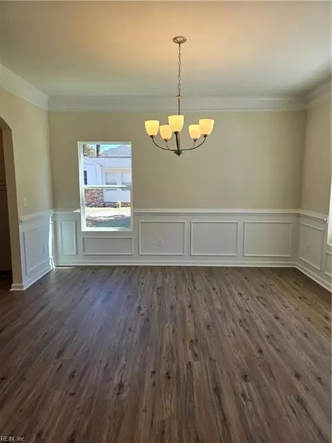 1075 Scenic Blvd, Chesapeake, VA 23322 photo 4