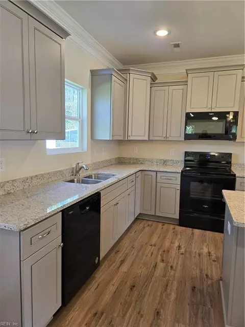 1075 Scenic Blvd, Chesapeake, VA 23322 photo 8