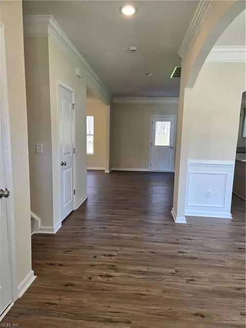 1075 Scenic Blvd, Chesapeake, VA 23322 photo 3
