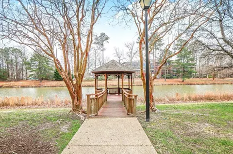 414 Persimmon Dr, Yorktown, VA 23693