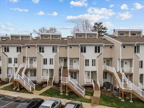 100 Pinewood Rd #326, Virginia Beach, VA 23451