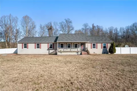 10317 Wildwood Dr, Suffolk, VA 23437
