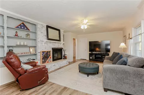 905 Talbot Dr, Smithfield, VA 23430 photo 14