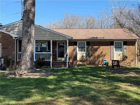 142 Lawson Dr, Yorktown, VA 23693