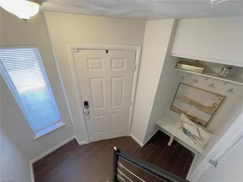 Entry Way - 1425 Ocean View E Ave #7, Norfolk, VA 23503 photo 1 of 4