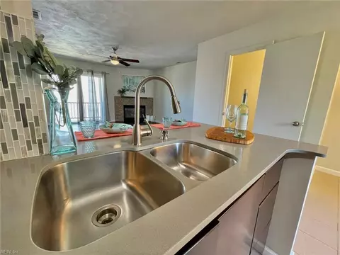 Kitchen - 1425 Ocean View E Ave #7, Norfolk, VA 23503 photo 5 of 7