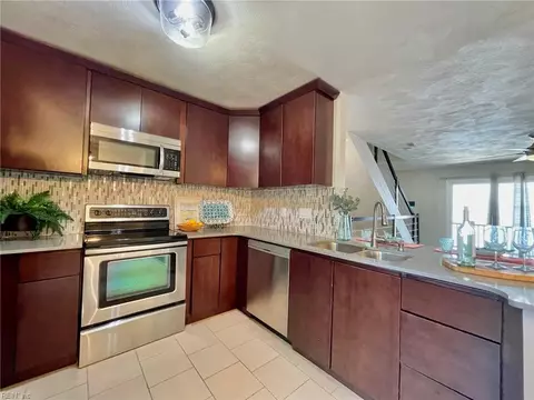 Kitchen - 1425 Ocean View E Ave #7, Norfolk, VA 23503 photo 6 of 7