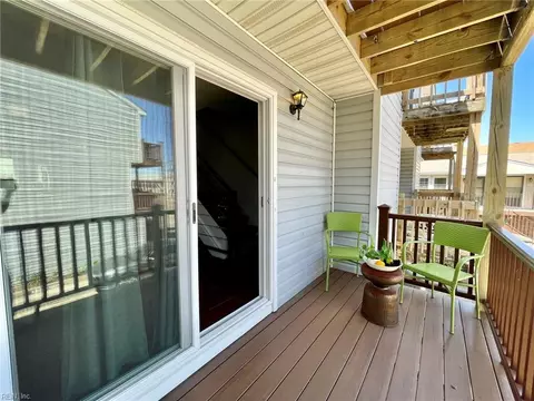 Exterior - 1425 Ocean View E Ave #7, Norfolk, VA 23503 photo 3 of 5