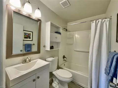 Bath - 1425 Ocean View E Ave #7, Norfolk, VA 23503 photo 3 of 4