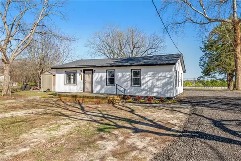 9303 Orchard Garden Ln, Smithfield, VA 23430