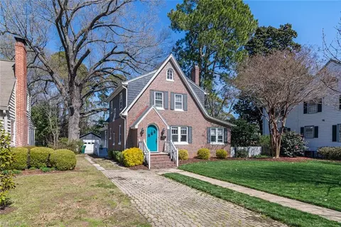 192 River Rd, Newport News, VA 23601