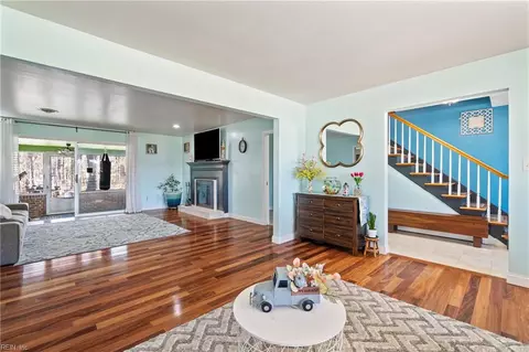 Living - 115 Ashley Rd, Chesapeake, VA 23322 photo 3 of 4