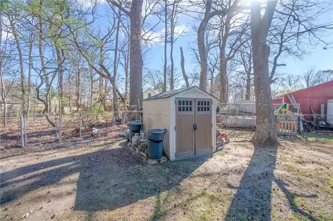 Exterior - 115 Ashley Rd, Chesapeake, VA 23322 photo 10 of 11