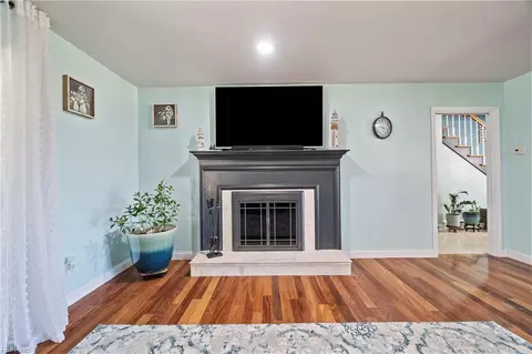 Living - 115 Ashley Rd, Chesapeake, VA 23322 photo 1 of 4