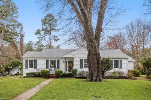11 W Commodore Dr, Newport News, VA 23601