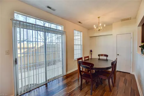 Dining - 1408 Shortleaf Ln, Chesapeake, VA 23320 photo 2 of 3