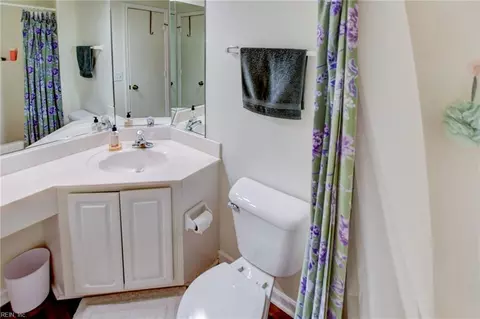 Bath - 1408 Shortleaf Ln, Chesapeake, VA 23320 photo 3 of 9